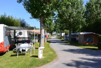 Stellplatz - Stellplatz + Fahrzeug Ohne Strom - Camping Les Vagues
