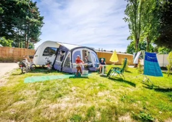 Stellplatz - Access Stellplatz - 80M² 1 Auto + Strom - Camping Eden Villages Manoir de Ker An Poul