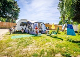 Kampeerplaats(en) - Access Standplaats - 80M² 1 Auto + Electricité - Camping Eden Villages Manoir de Ker An Poul