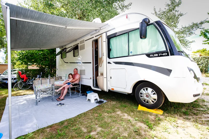 Emplacement Access - 80M² 1 Véhicule + Électricité