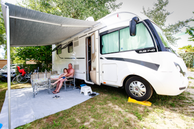 Access Pitch - 80m² 1 vehicle + electricity — 2