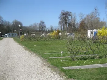 Stellplatz - Stellplatz Wohnwagen / Wohnmobil + 1 Auto Ankunftszeit Von 14:00 Bis 19:00 Uhr - Camping La Source