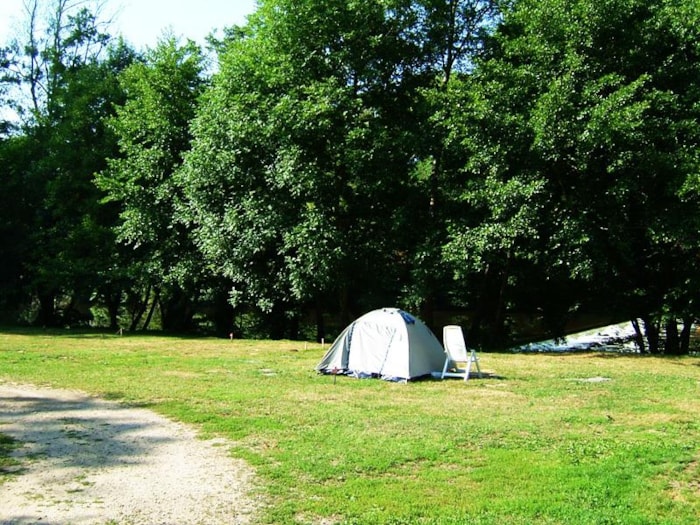 Emplacement + Véhicule + Tente Ou Caravane Ou Camping-Car