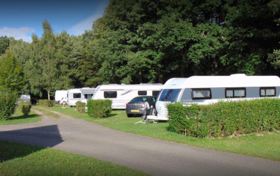 Emplacement - Forfait Standard - Emplacement + 1 Voiture + Installation + Electricité - 2/6Pers - Camping L'Oasis