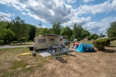 Comfort package - Pitch + 1 car + Installation + Electricity - 2/6pers