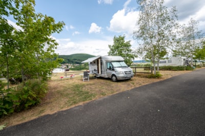 Comfort package - Pitch + 1 car + Installation + Electricity - 2/6pers