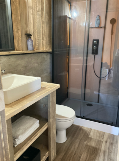 WOOD LODGE - with bathroom