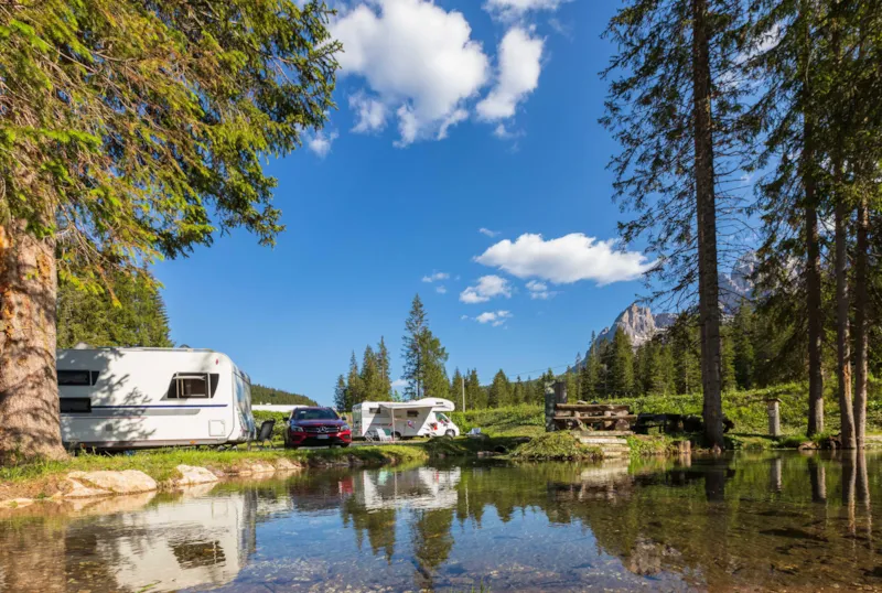 Emplacement Comfort: Voiture + Tente/Caravane Ou Camping-Car + Électricité (€ 0,80 Per Kw) Jusqu'à 140 M²