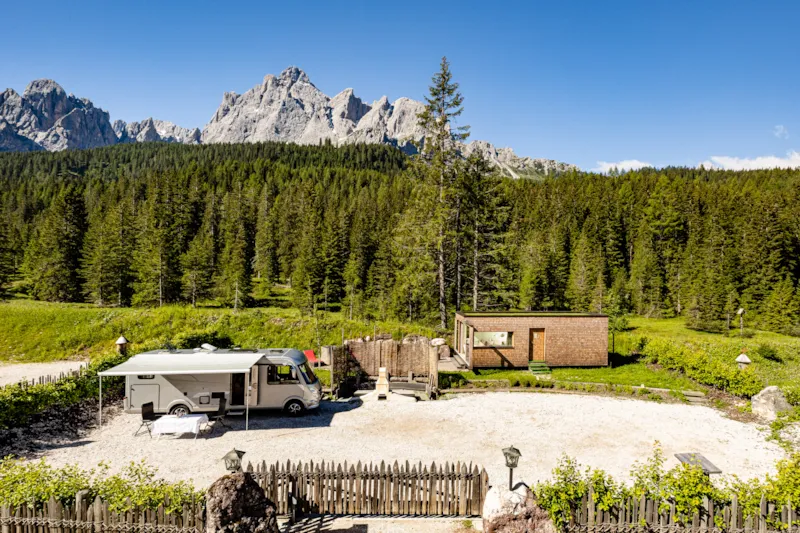 Leading 600 Pitch: Car+ Caravan Or Motorhome