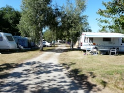Kampeerplaats(en) - Kamper (Zie Ook De Voorwaarden ) - Camping SOLEIL LEVANT