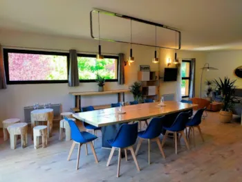Mietunterkunft - Gîte La Grande Cabane - Holzatmosphäre In "Open Space" 115M2 + 35 M2 - Camping LES CERISIERS