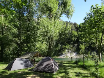 Stellplatz - Campingplatz, Geräumig Und Schattig, 2 Personen / Auto - Camping LES CERISIERS