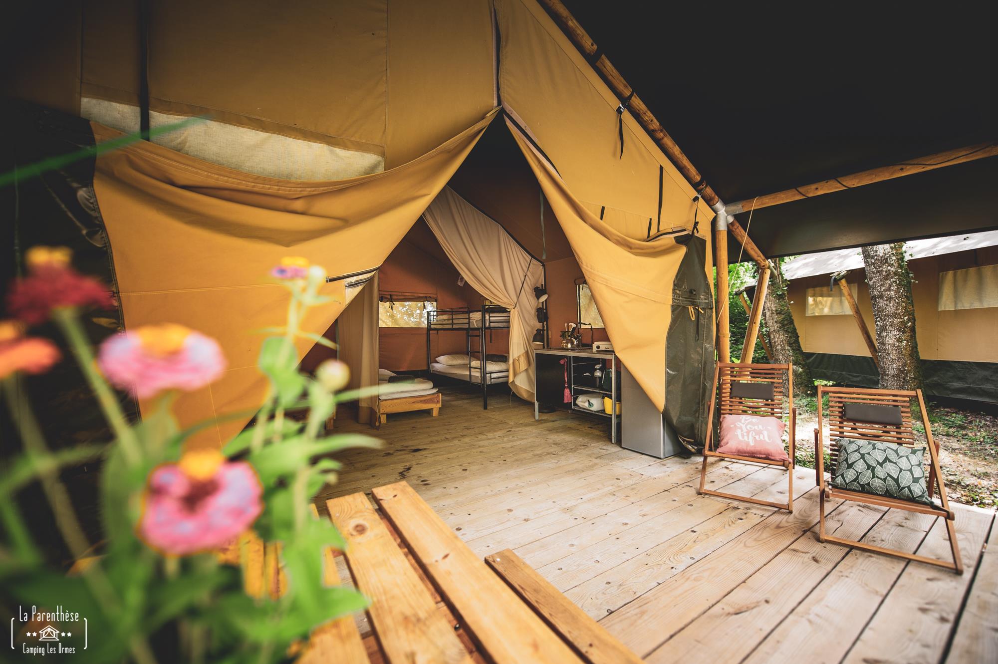 Location - Tente Safari Saadani 25 M² - 2 Chambres, Auvent, Terrasse Bois, Électricité - La Parenthèse - Camping Les Ormes