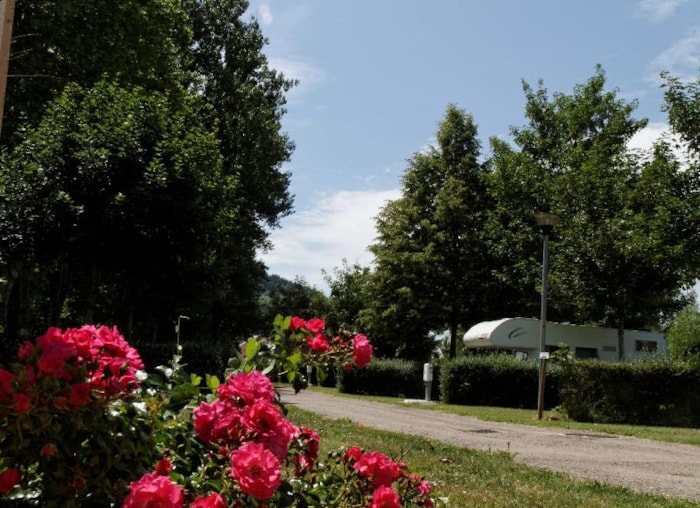 Emplacement Camping-Car Eau + Évacuation Eaux Usées / (Branchement Électrique En Option)