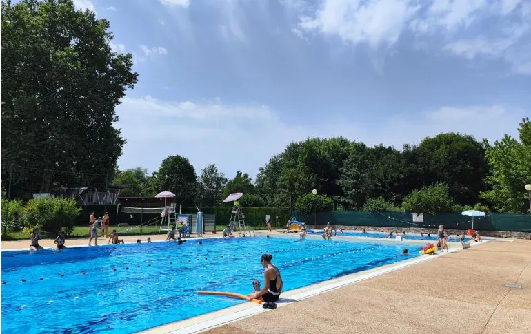 Emplacement Standard (Tente Et Caravane), (Branchement Électrique En Option)