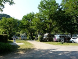 Camping Le Port de Lacombe - image n°8 - Roulottes