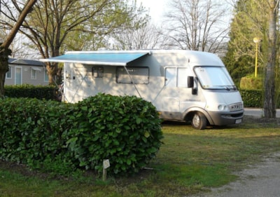 Comfort Package (1 tent, caravan or motorhome / 1 car / electricity 10A)