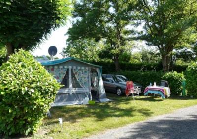 Privilege Package (1 tent, caravan or motorhome / 1 car / electricity 10A) + Water point