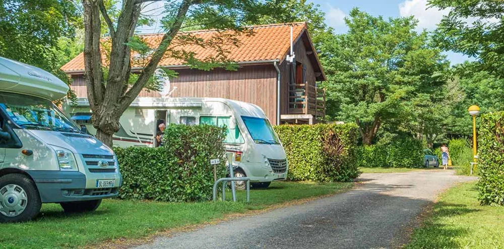 Stellplatz + Wohnmobil