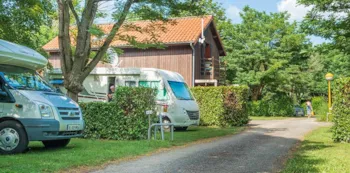 Emplacement - Emplacement + Camping-Car - Camping Le Port de Lacombe