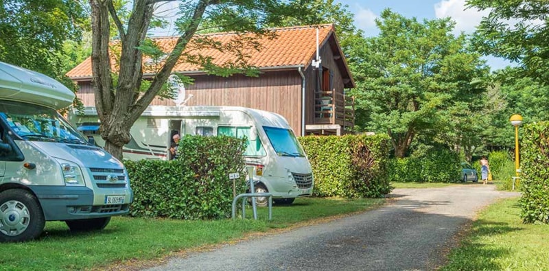 Stellplatz + Wohnmobil