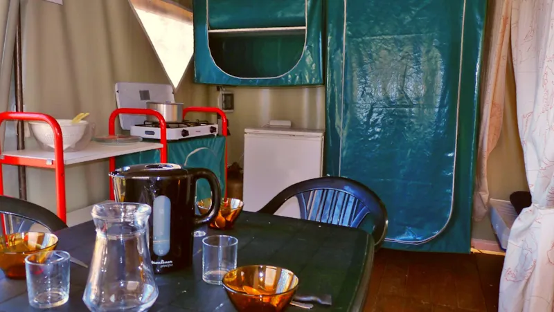 Tente Bengali  (Face Au Lac, Premier Rang)