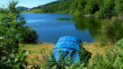 Pitch Privilège (with direct access and view to the lake))