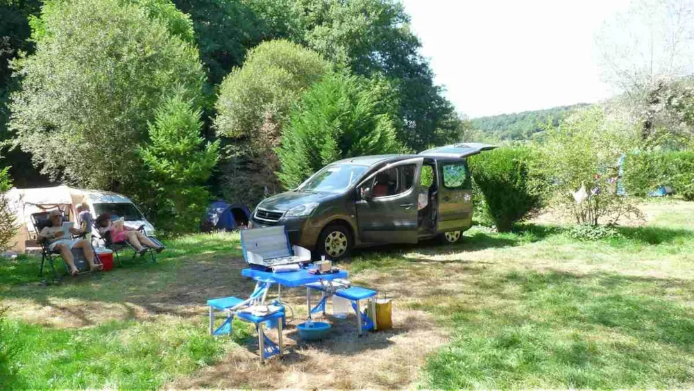 Pitch Crozillac for Tent, Caravan & Motorhome (with water and electricity)