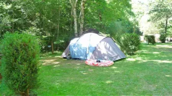 Pitch - Pitch Rivière (Very Shaded By The River) - Camping LA ROMIGUIERE
