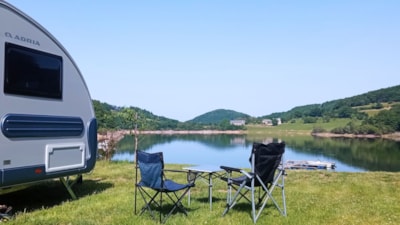 Pitch Privilège (with direct access and view to the lake))