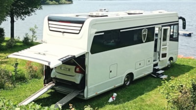 Pitch Privilège (with direct access and view to the lake))