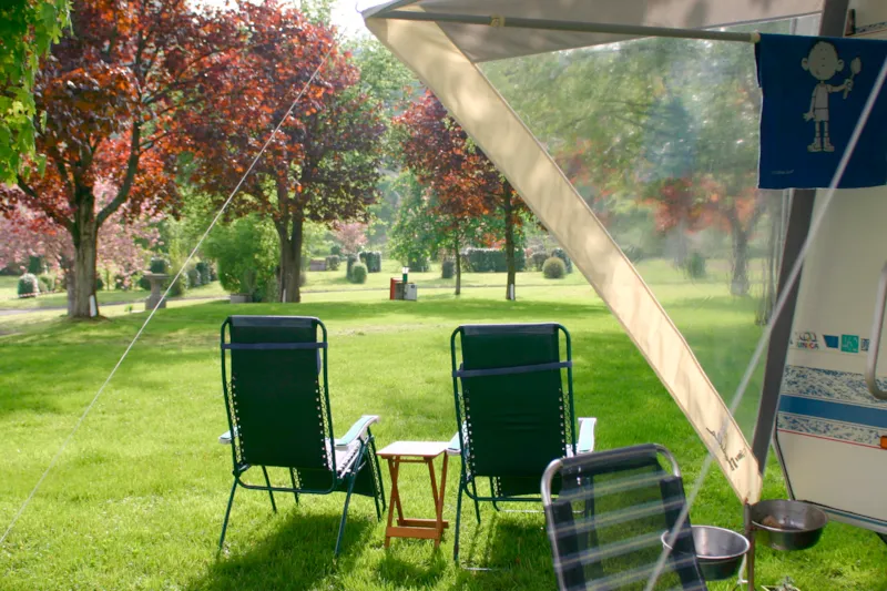 Emplacement Camping Car Caravane (1/6) Personne(S) + Véhicule + Électricité