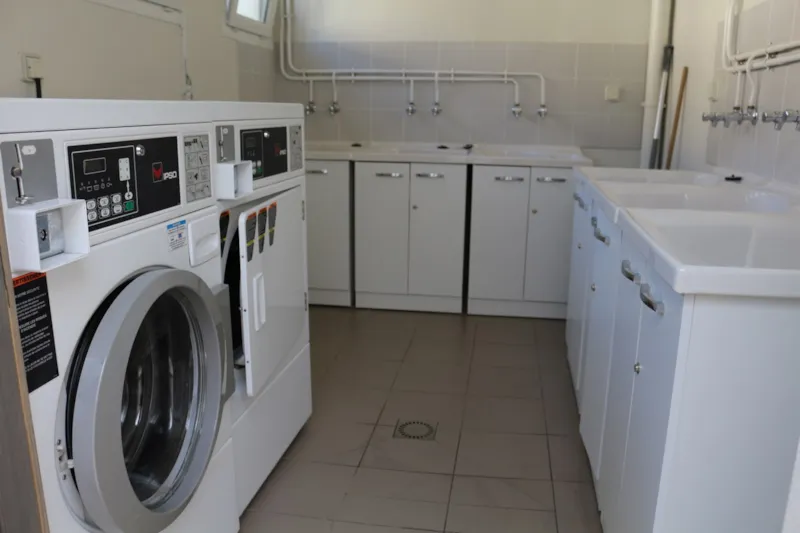 Emplacement Camping Car Caravane (1/6) Personne(S) + Véhicule + Électricité