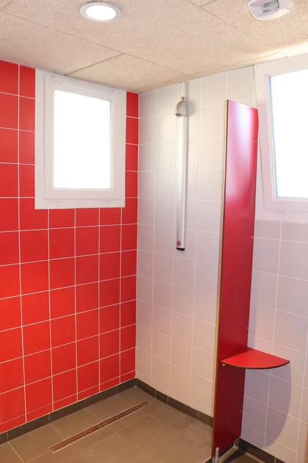 Emplacement Tente(S) + 1/6 Personne + Électricité + Véhicule