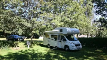 Stellplatz - Campingplatz Für Van/Wohnmobil Mit Strom Wasser Und Abfluss/Füllung - Domaine de Trestraou