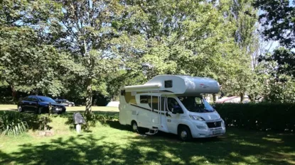 Emplacement Spécial Van/Camping Car : Electricité Eau Vidange