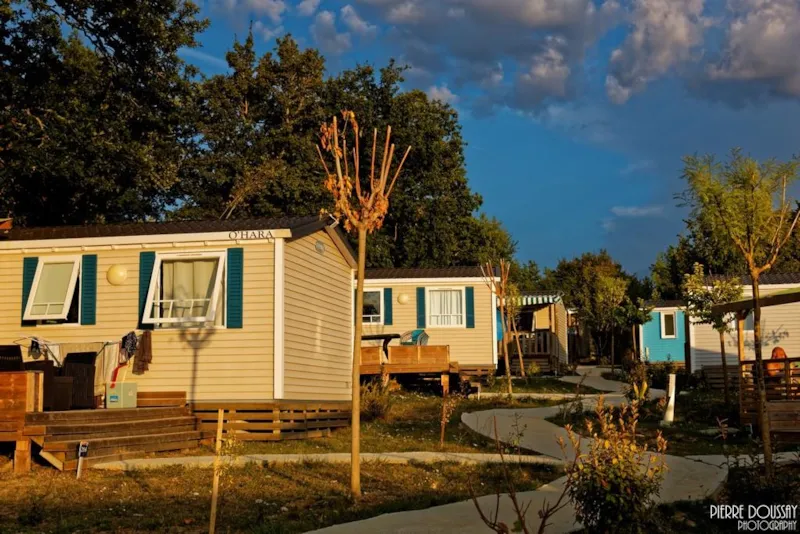 Mobil-Home Confort 30 M² (3 Chambres) + Clim + Terrasse Semi-Couverte 10M²