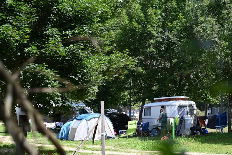 Forfait Confort (1 Tente, Caravane Ou Camping-Car / 1 Voiture / Électricité 10A)