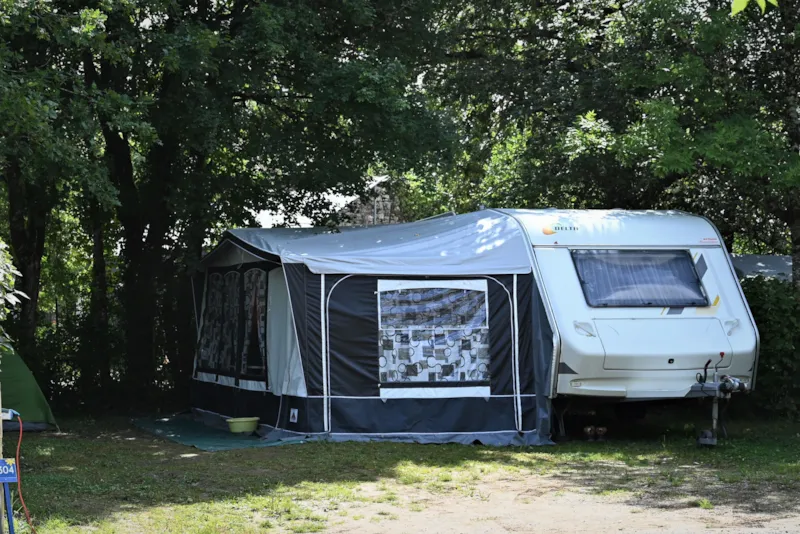 Forfait Confort (1 Tente, Caravane Ou Camping-Car / 1 Voiture / Électricité 10A)