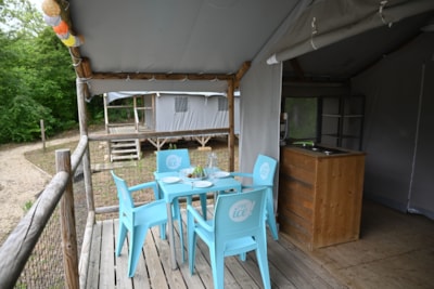 Chalet on piles - without toilet blocks