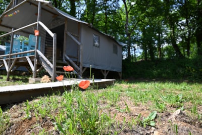Chalet on piles - without toilet blocks