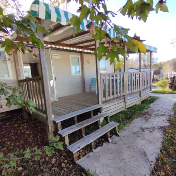 Mietunterkunft - Mobilheim Standard 30 M² (3 Zimmer) + Überdachte Terrasse 12M² - Flower Camping Le Lac aux Oiseaux