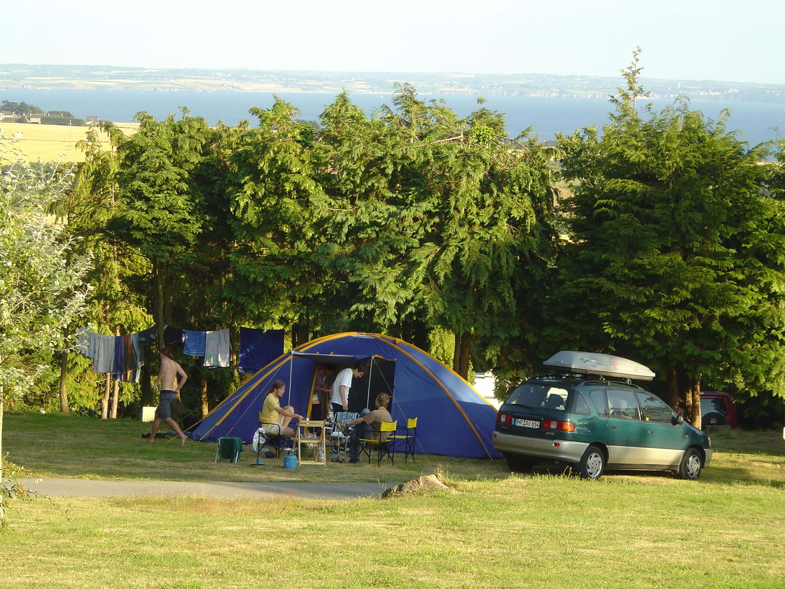 Camping pitch + vehicle