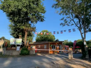 Camping Les Ombrages - Ucamping