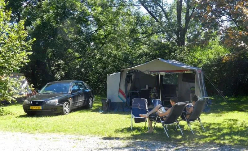 Stellplatz - Stellplatz Confort + Strom - Camping de Boÿse