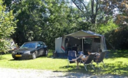 Kampeerplaats(en) - Standplaats Confort + Elektriciteit - Camping de Boÿse