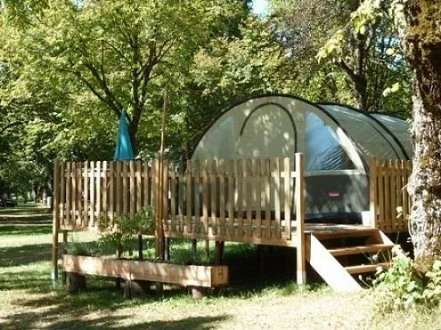 Mietunterkunft - Prêt À Camper: Auto + Zelt + Strom - Camping de Boÿse