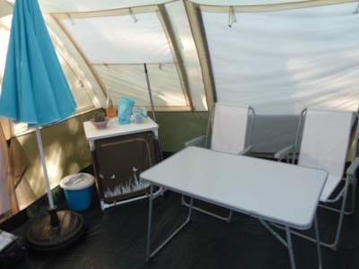 Prêt à camper: car + tent + electricity