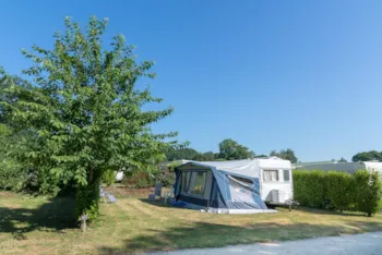 Emplacement - Forfait Emplacement - 1 Voiture - Camping de Kersentic