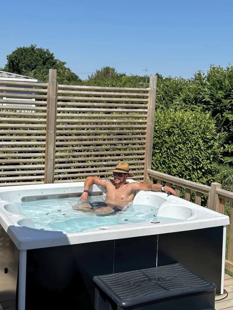 Côté Jardin Mobil Home - Jacuzzi Privé - 3 Chambres